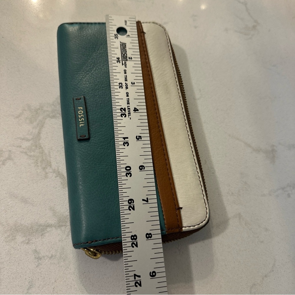 FOSSIL ZIP AROUND WALLET WRISTLET COLOR BLOCK LEATHER BRASS. - Picture 6 of 10